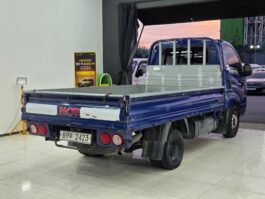 2015  Camión de carga  Kia Bongo III  Cabina estándar  de 1 tonelada CRDI