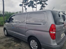 2017  Hyundai  Grand Starex  de 3 plazas  modelo básico inteligente