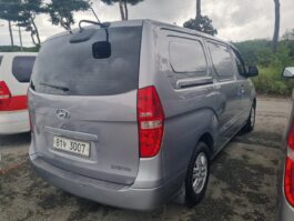 2017  Hyundai  Grand Starex  de 3 plazas  modelo básico inteligente